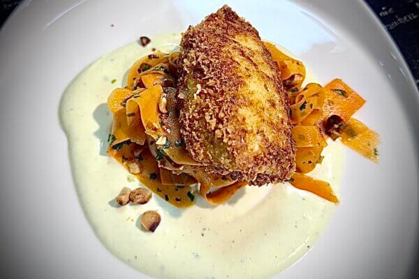 Knusper-Hähnchen & Asia-Möhrensalat & Wasabi-Creme