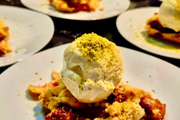 Crostata & Pflaumen & Vanilleeis