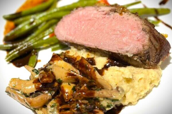 Kalbsfilet & Kräuterseitlinge & Kartoffel-Sellerie-Creme & Bohnen-Ragout