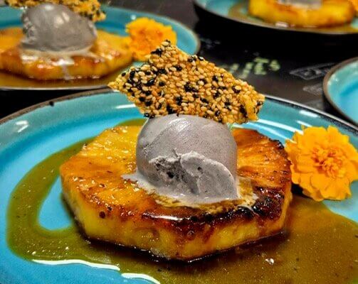 Gebratene Ananas & Sesam-Eis & Sesam Karamel