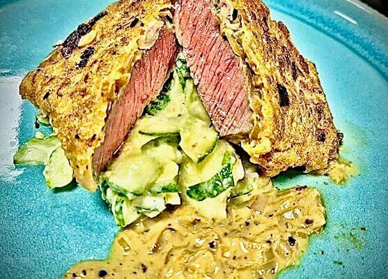 Schwedisches Steak Strindberg & Kartoffel-Gurken-Petersilien-Salat